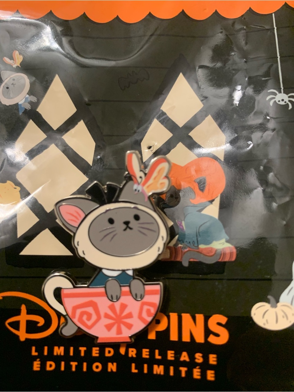 Disney Parks 2026 Cats & Dogs Halloween Costume LR Mystery Pin Full Set - Picture 5 of 16